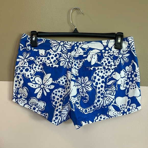 Lilly Pulitzer Walsh Shorts | Quahog Chowder blue & white print, size 8 - Picture 6 of 6